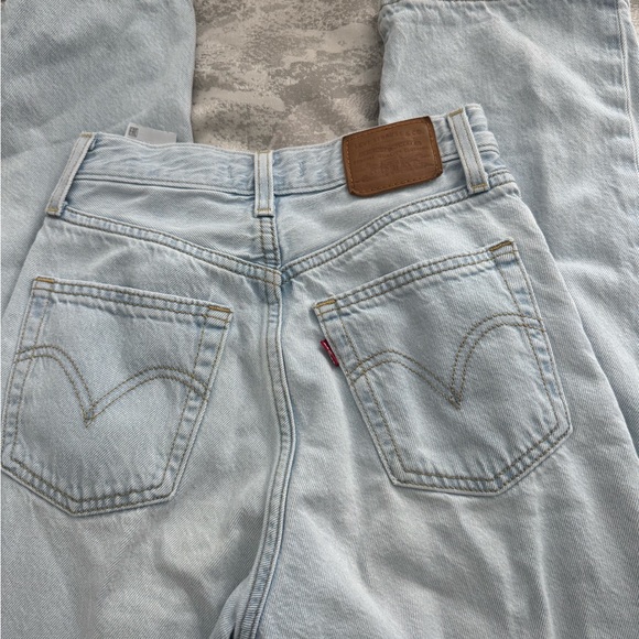 Levi’s Ribcage Jean - Picture 3 of 3